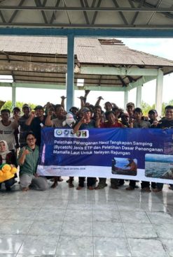 APRI and WWF Indonesia  Conduct ETP Bycatch Handling and Marine Mammal Rescue Training for Blue Swimming Crab Fishers in East Lampung